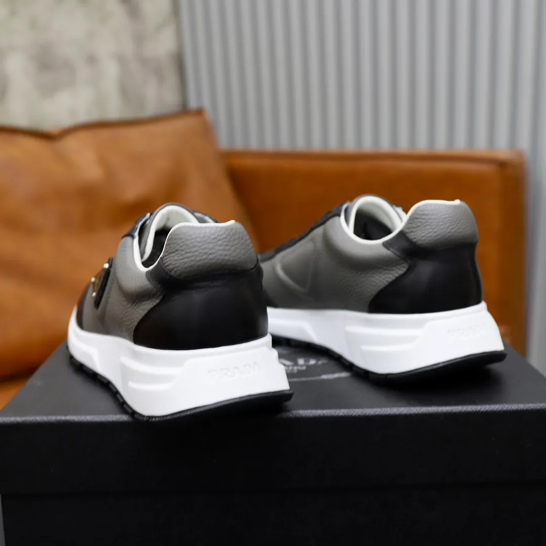 Factory price: 720💰Top original order Brand: PRADA (Prada) Standard code: Men's size 38/44 (45 can be customized) Grade: Same as the official website Material: Original cowhide leather lining Original combination two-color wear-resistant soft outsole Style category: Leisure and sports version Young fashion European and American trend British style Color: Actual picture color
